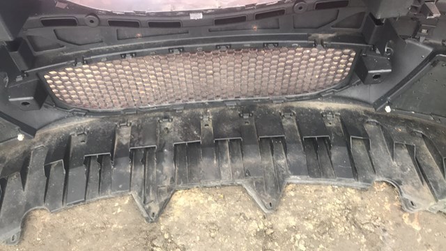 Заглушка бампера буксировочного крюка передняя — фото 10