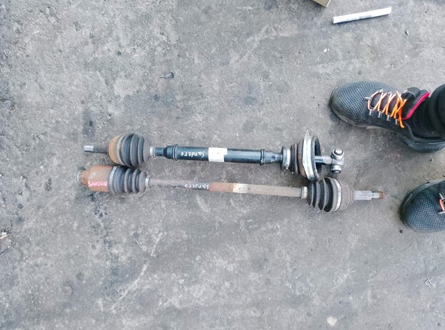 Піввісь (привід) передня, права