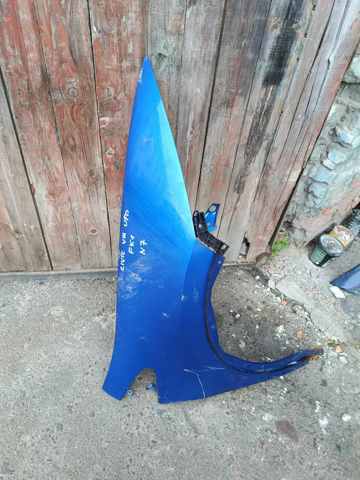 Крило переднє праве