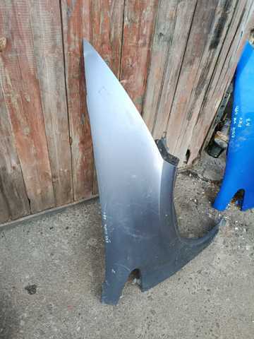 Крило переднє праве