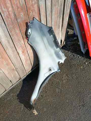 Крило переднє праве