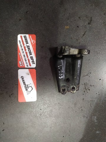 Кронштейн клапана egr