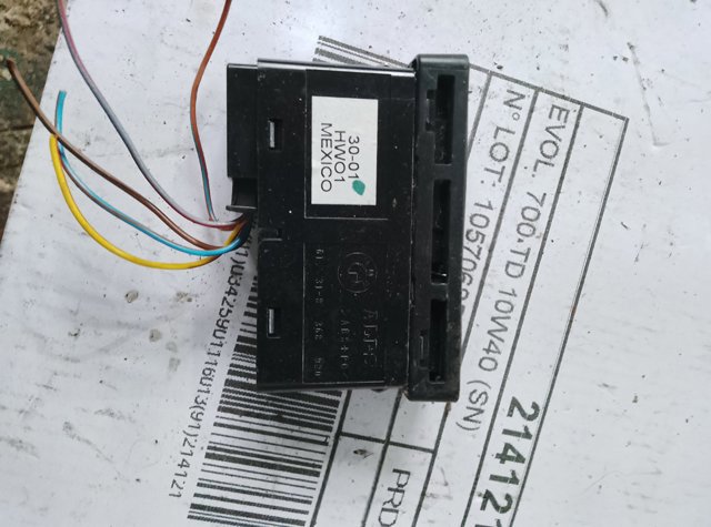 Кнопка ввімкнення аварійного сигналу — фото 4