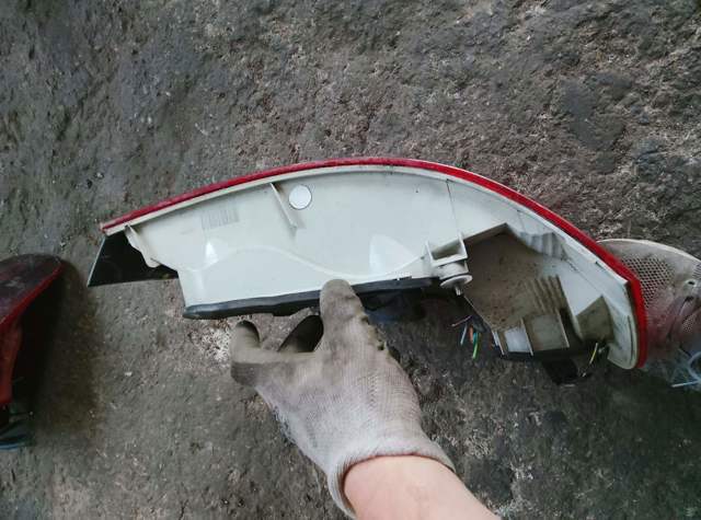 Ліхтар задній правий — фото 6