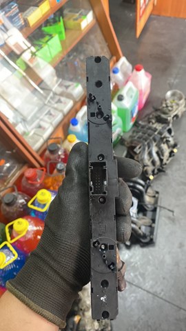 Вмикач аварійних ліхтарів — фото 2