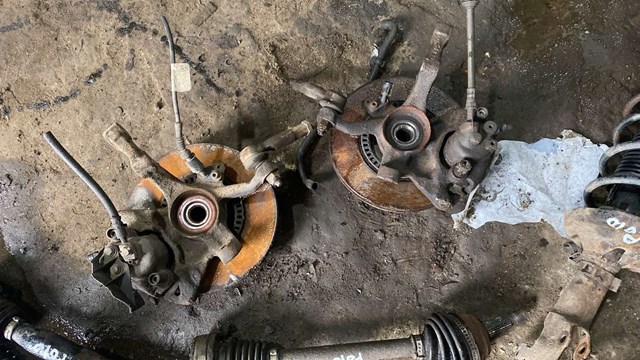 Цапфа (поворотный кулак) передний левый — фото 2