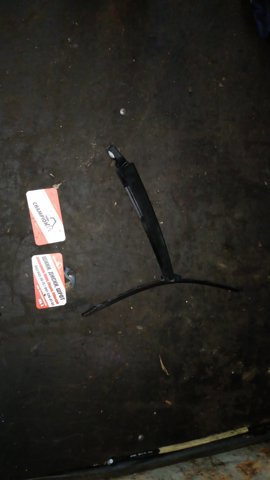 Важіль-поводок склоочисника заднього скла — фото 3