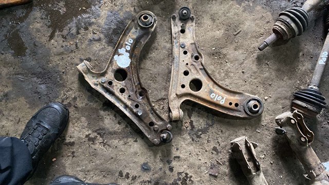 Рычаг передней подвески нижний левый/правый