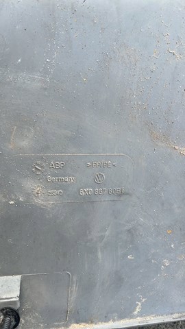 деталь оздоблення багажника — фото 2