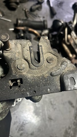 Замок капота — фото 2