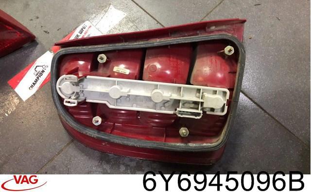 ліхтар задній правий — фото 4