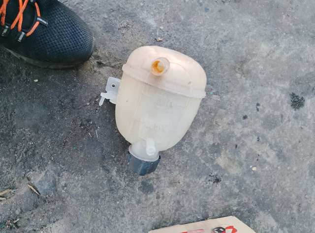 Бачок системи охолодження, розширювальний — фото 2