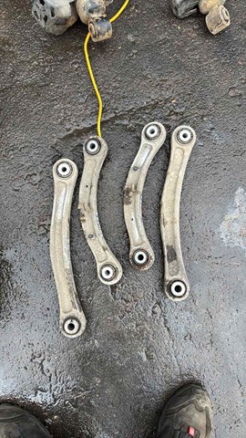 Рычаг задней подвески верхний левый/правый