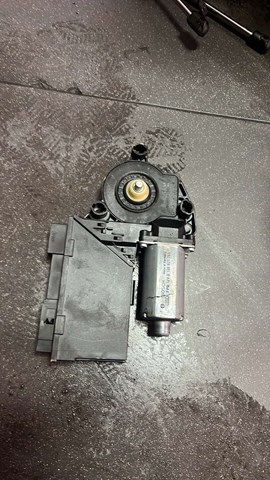 Мотор стеклоподъемника двери задней левой — фото 2