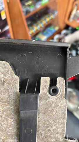 Заглушкой багажника левая — фото 2