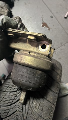 Подушка (опора) двигуна, ліва — фото 3