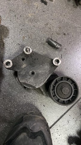 натяжитель ремня