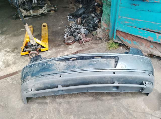 Бампер задній