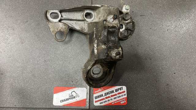 Кронштейн подушки (опори) двигуна, правої — фото 6