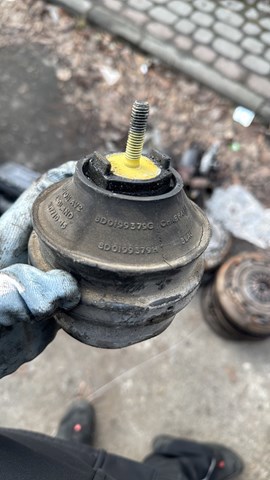 Подушка (опора) двигателя правая — фото 3