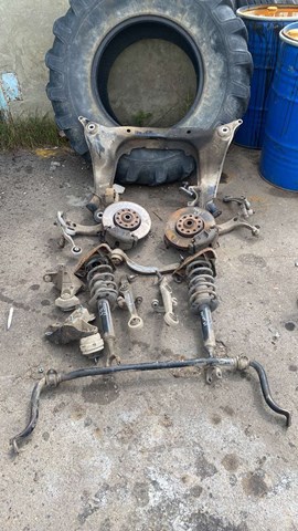 Балка передней подвески (подрамник)