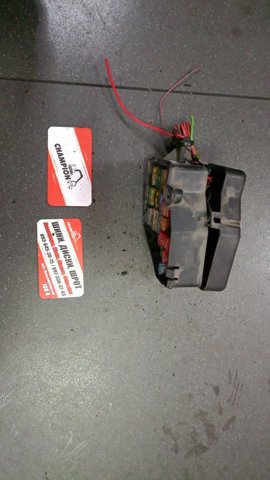 Блок запобіжників задній, салонний — фото 5