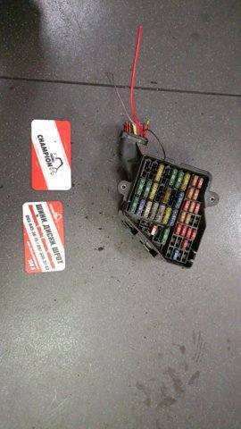 Блок запобіжників задній, салонний — фото 6