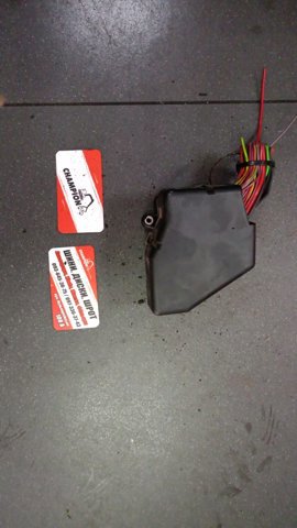 Блок запобіжників задній, салонний — фото 4