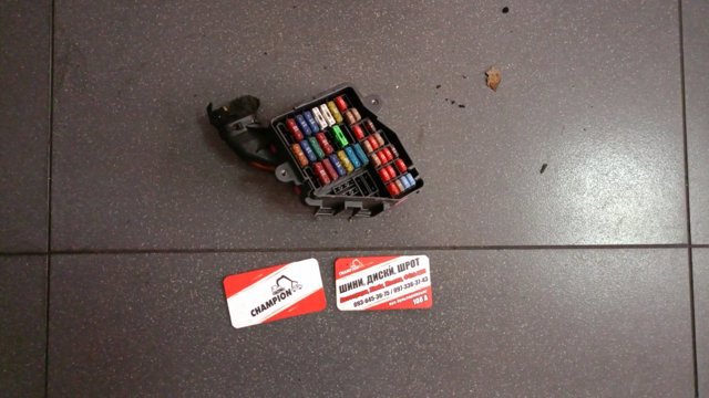 Блок запобіжників задній, салонний — фото 2