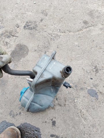 Бачок системы охлаждения расширительный — фото 8