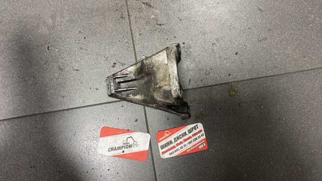 Кронштейн двигуна — фото 4