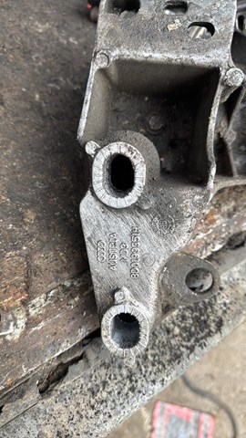 Кронштейн подушки (опоры) двигателя левой — фото 3