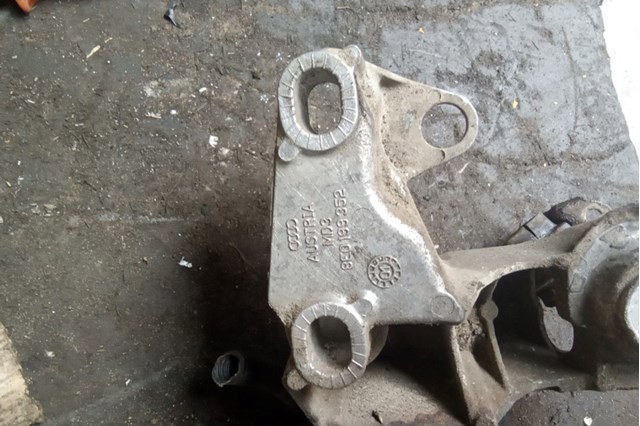 Кронштейн подушки (опоры) двигателя правой — фото 2