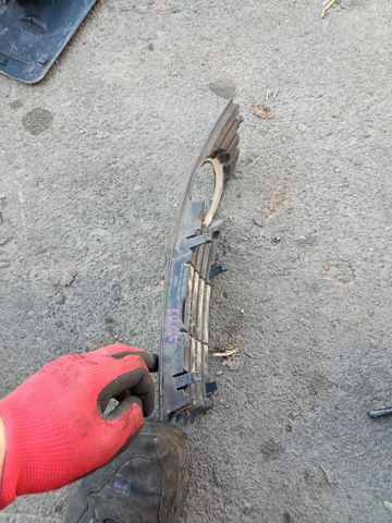 Решітка переднього бампера, права — фото 3