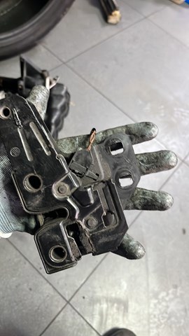 Замок капота — фото 2