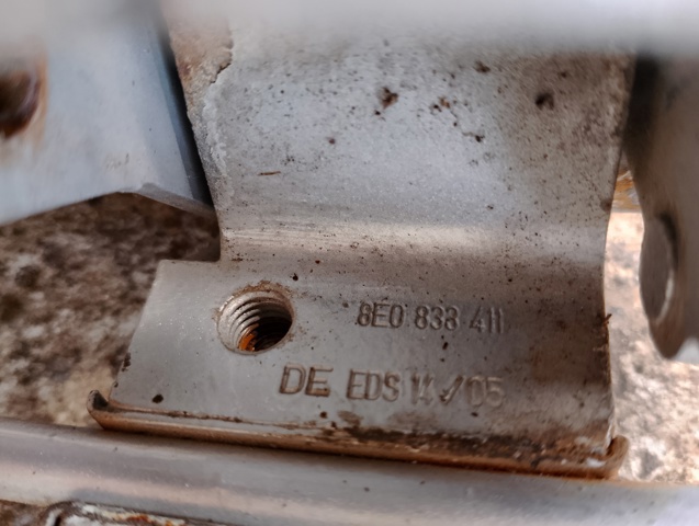 Петля заднтої двері, лівої — фото 2