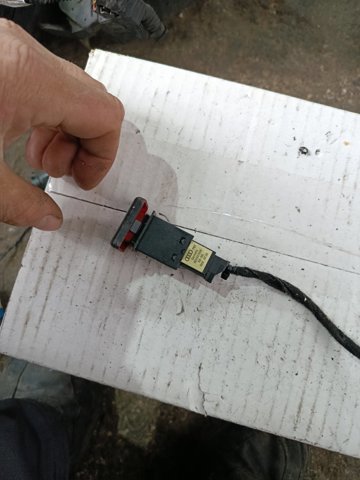 Кнопка ввімкнення аварійного сигналу — фото 6