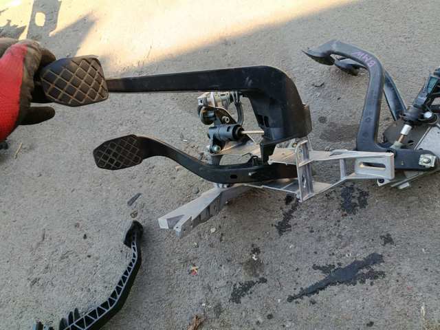 Педаль тормоза — фото 7