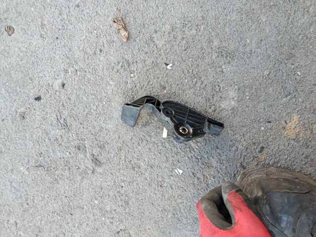 Ручка відкривання капота — фото 5