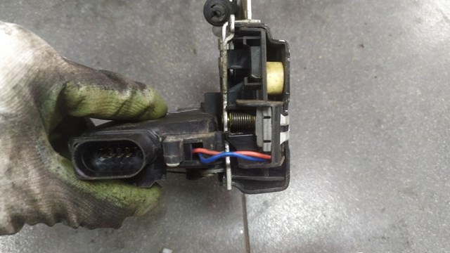 Замок двери передней правой — фото 3