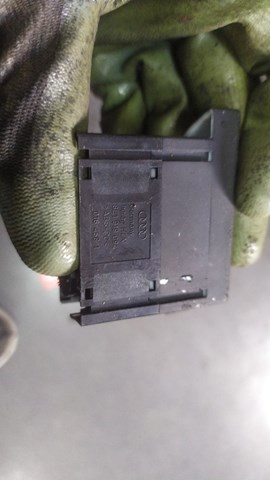 Кнопка корректора фар — фото 3