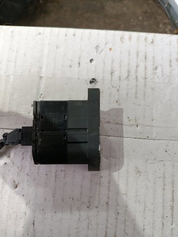 Кнопка коректора фар — фото 3