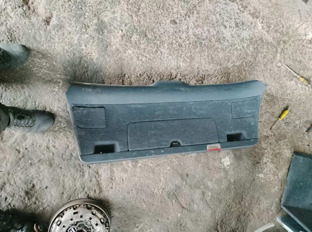 Обшивка крышки багажника — фото 2