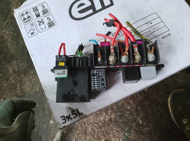 Блок запобіжників — фото 13