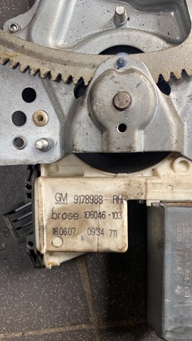 Мотор стеклоподъемника двери передней правой — фото 2