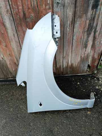 Крило переднє праве