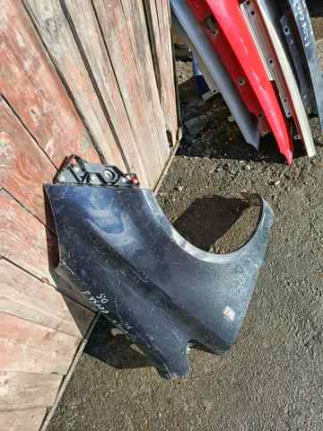 Крило переднє праве