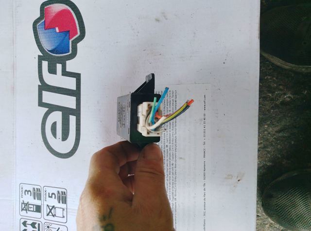 Вимикач центрального замка — фото 3