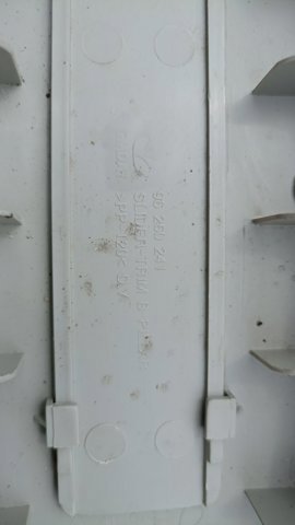 Накладка стійки передня права — фото 3