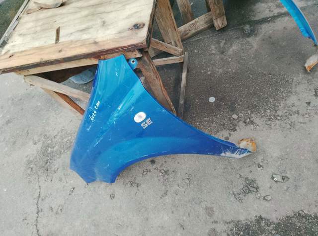 Крило переднє ліве